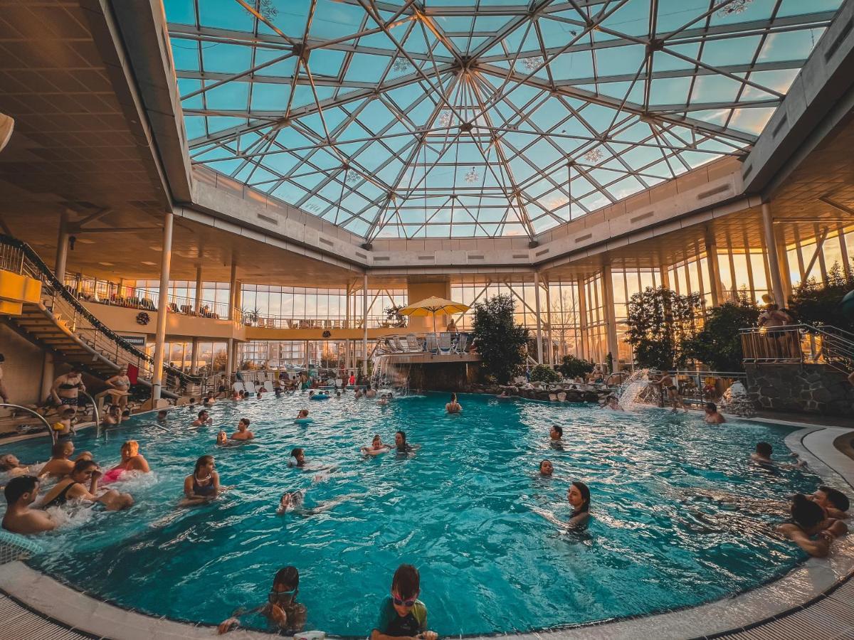Hotel Alinalex - Paradisul Acvatic Brašov Exteriér fotografie